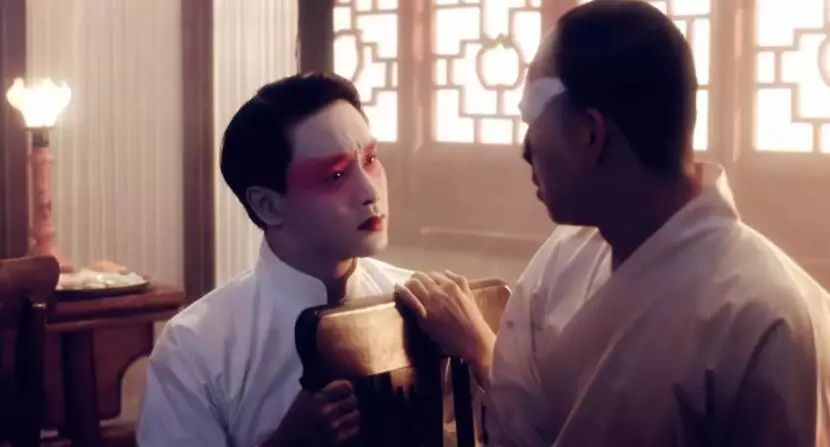 口欲的施虐到*欲情**的压抑，从程蝶衣的阉割到真虞姬的自刎