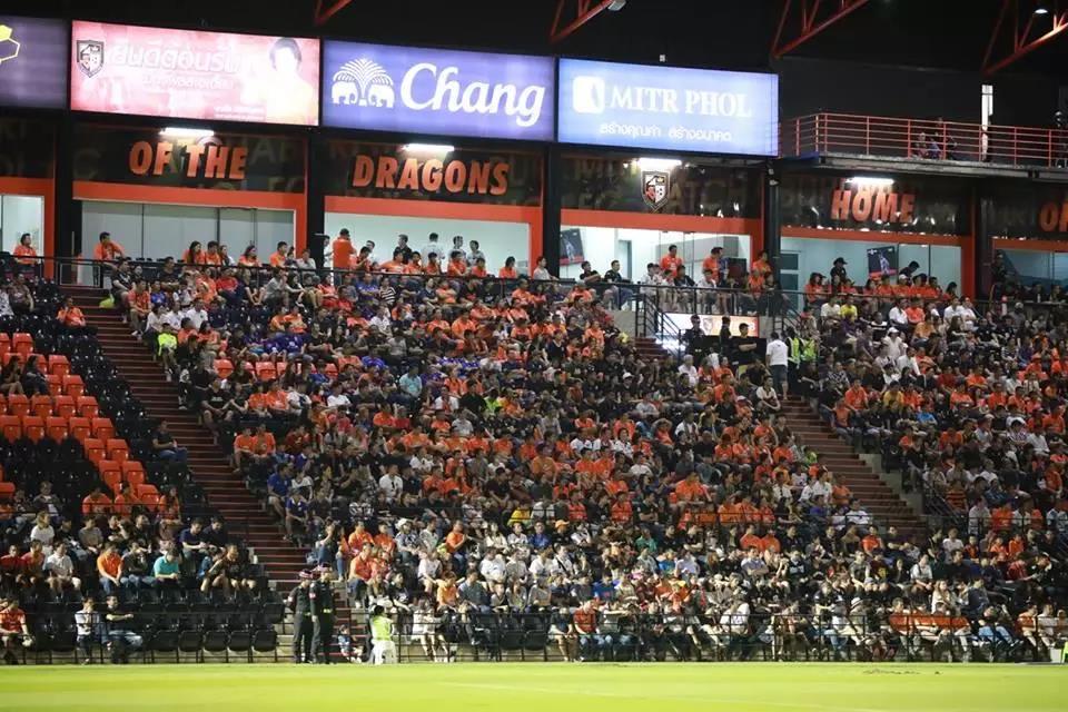 盘点：炼尸房边、大海之滨和群山环绕的泰国十大神奇球场