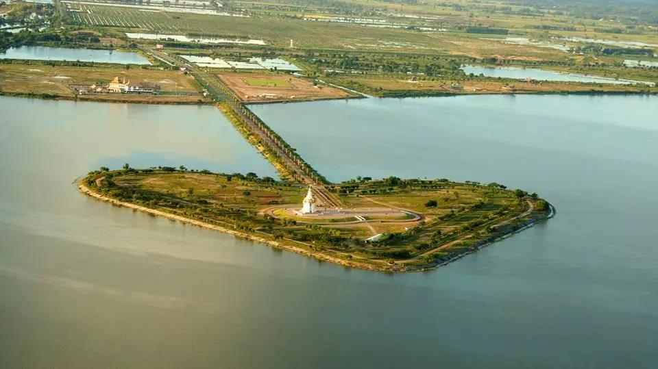 盘点：炼尸房边、大海之滨和群山环绕的泰国十大神奇球场