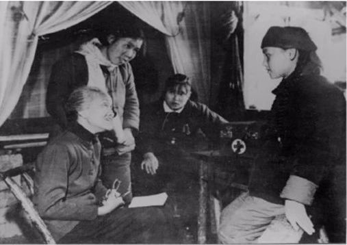 面对产科医生不许结婚生子的无理规定，她说：那我就一辈子不嫁！