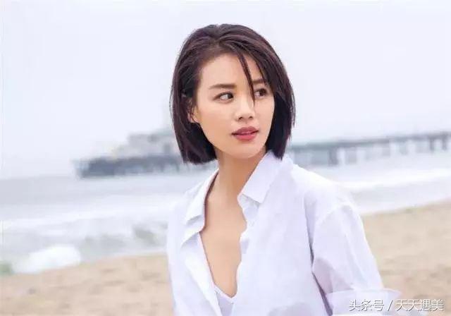 大方承认割双眼皮的明星,戚薇旗下明星