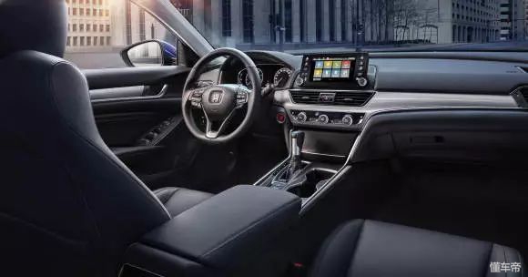 雅阁的腰线好看吗,雅阁车身腰线