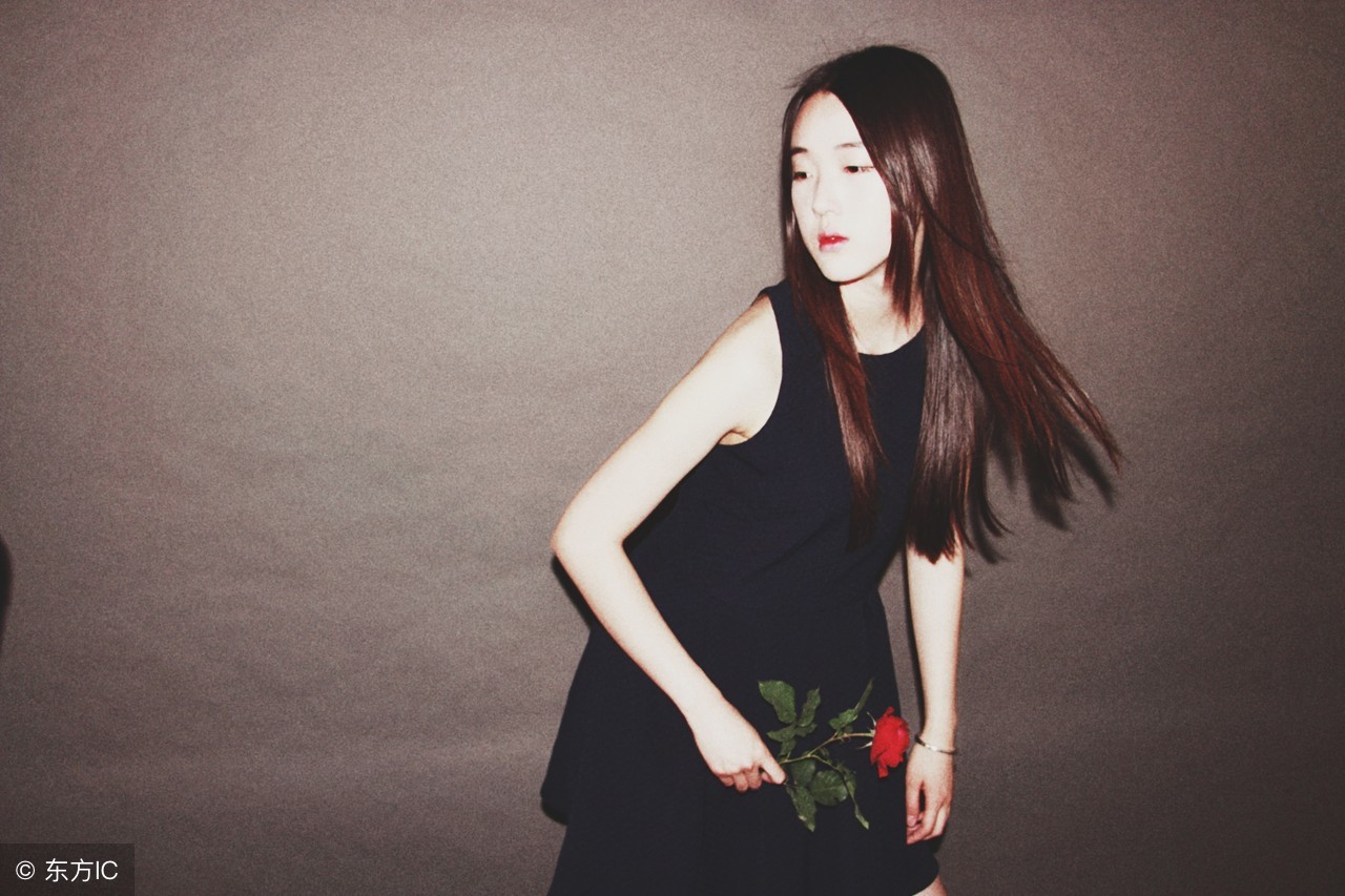 姑娘，别期待了，你爱的那个人不会找你