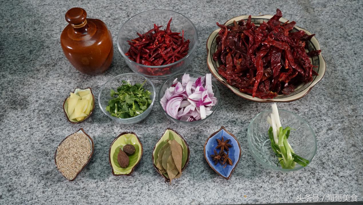 川味红油怎么练红的发黑,川味红油怎么做才香又红又亮
