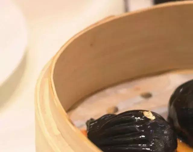 长沙老板也太“黑心”了！这么黑的食物也给我吃！