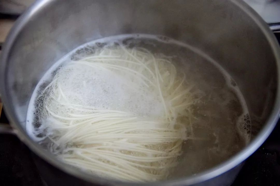 怎么煮泡面面最好吃,如何只用方便面条下一碗好吃的面