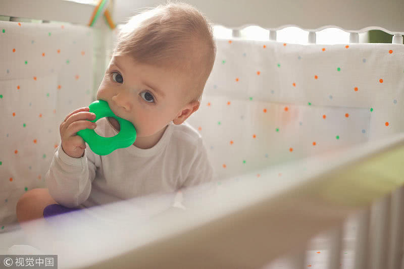 新生儿穿连体衣实用吗,新生儿穿衣服连体衣