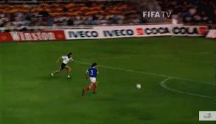 足球被爆头,足球守门员被爆头