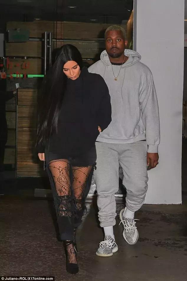 穿上超帅潮流百搭不规则条纹裤,今年流行竖条纹裤