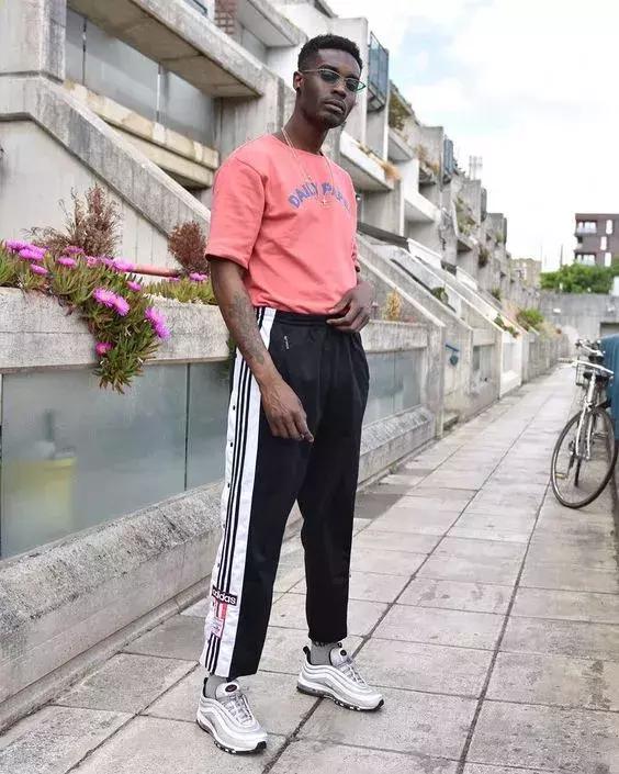 穿上超帅潮流百搭不规则条纹裤,今年流行竖条纹裤