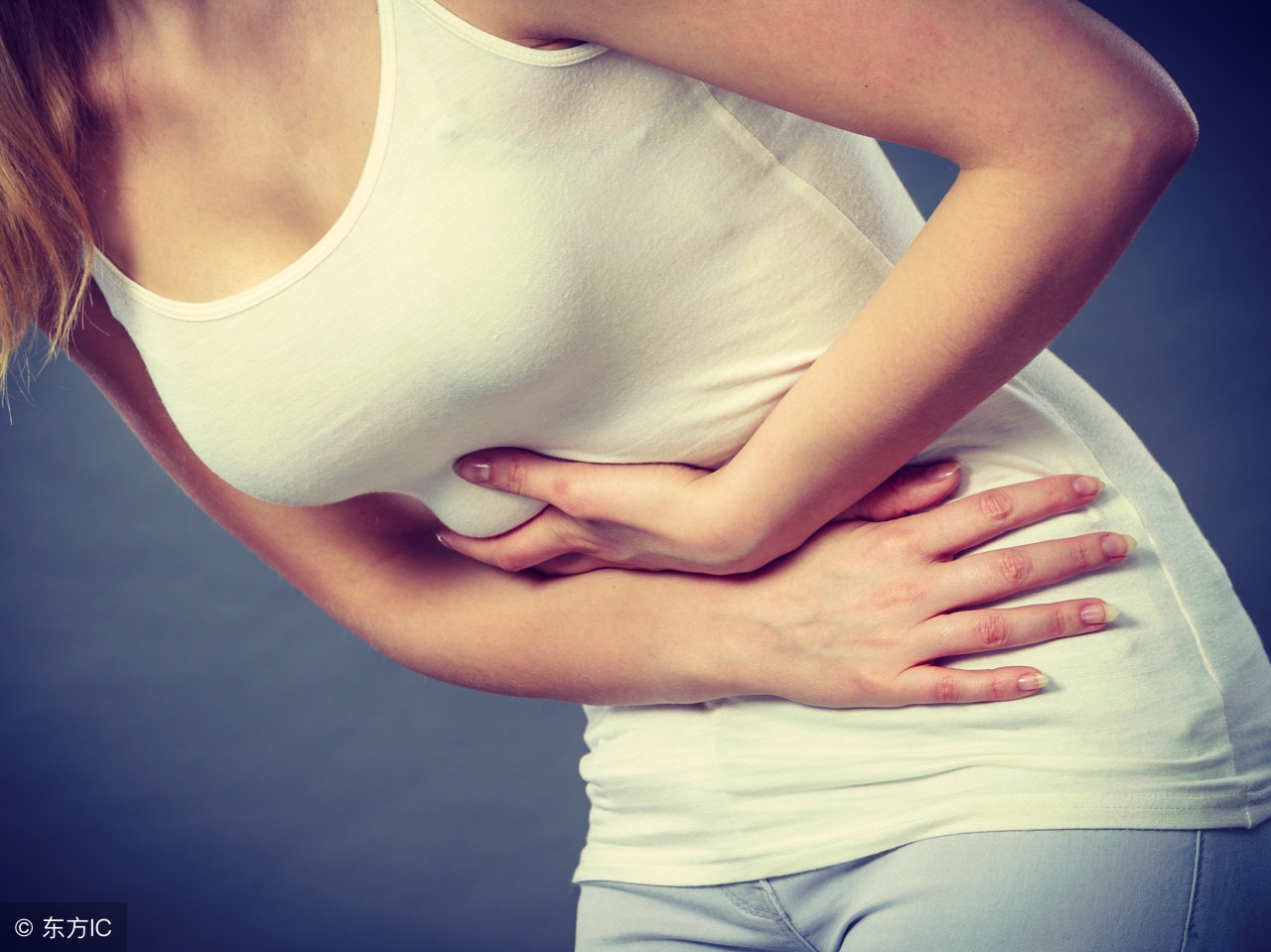 经期腹痛最快缓解方法,女生刚来例假时多久会出现腹痛