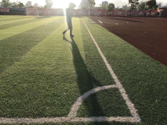 不要只看国外的基础设施，看看我国的小学厉害不厉害！