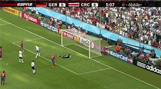 这位1米7的巨人已离开绿茵场上快1年了，你还记得吗？