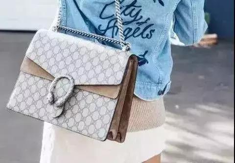 带一个gucci包回国需要交税么,女孩背一千和一万的包