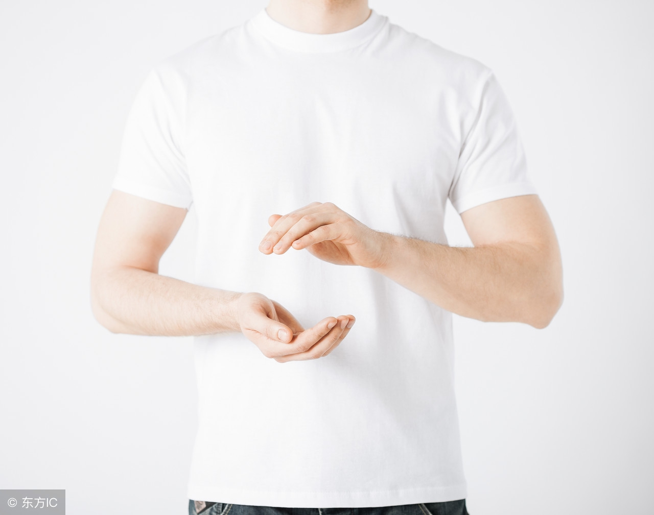 白色纯棉t恤上的污渍怎样洗干净,白色t恤洗不干净怎么办