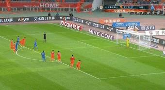 踢飞点球必遭重创,富力4比2扎哈维