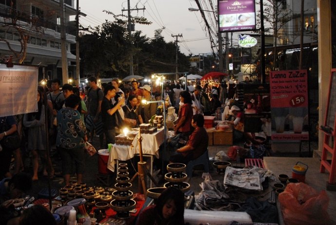 清迈星期日最大的夜市,清迈最大的露天夜市