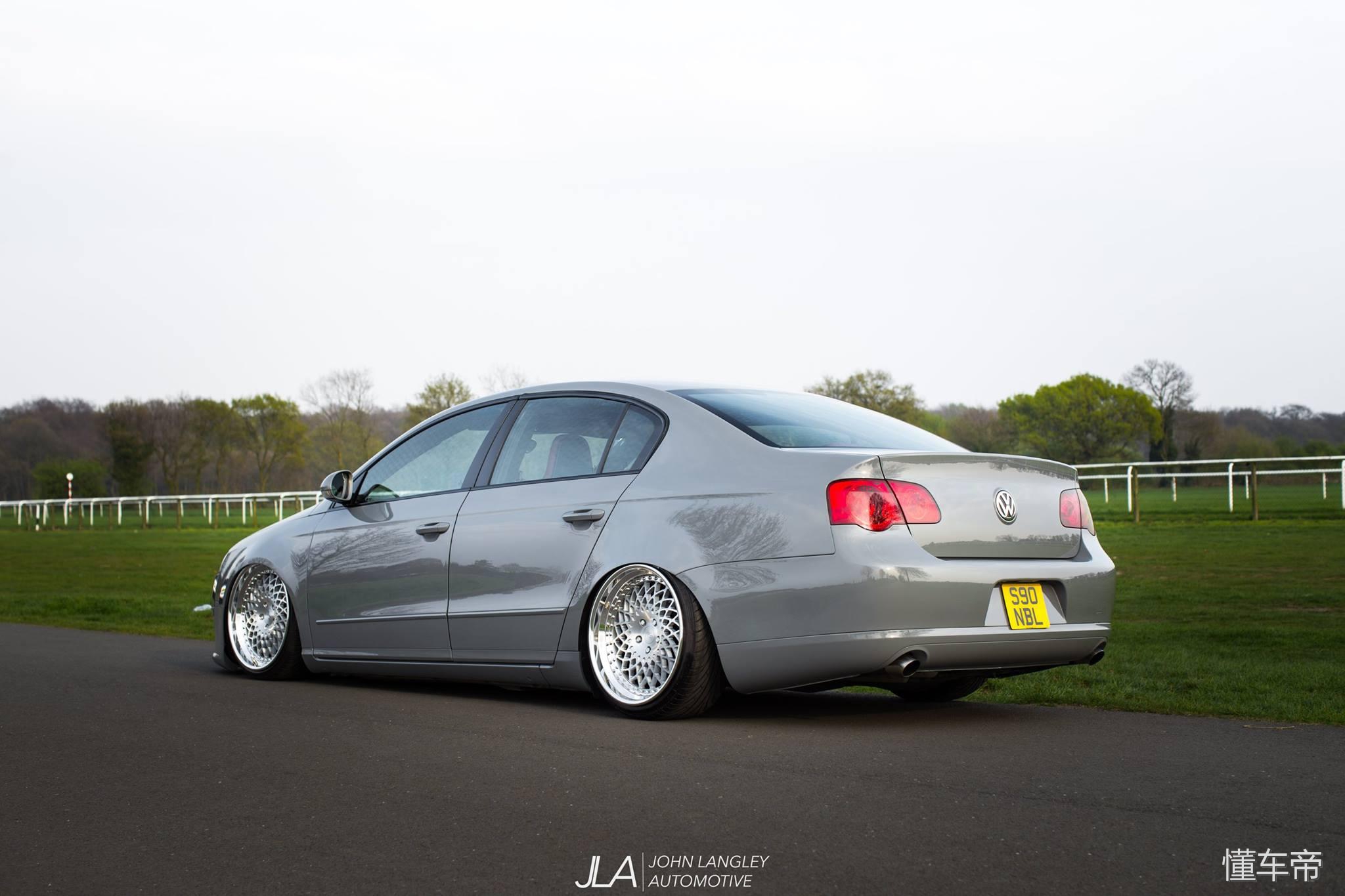 虽然手动挡让人着迷，但是这辆迈腾的轮毂让洗车工抓狂！