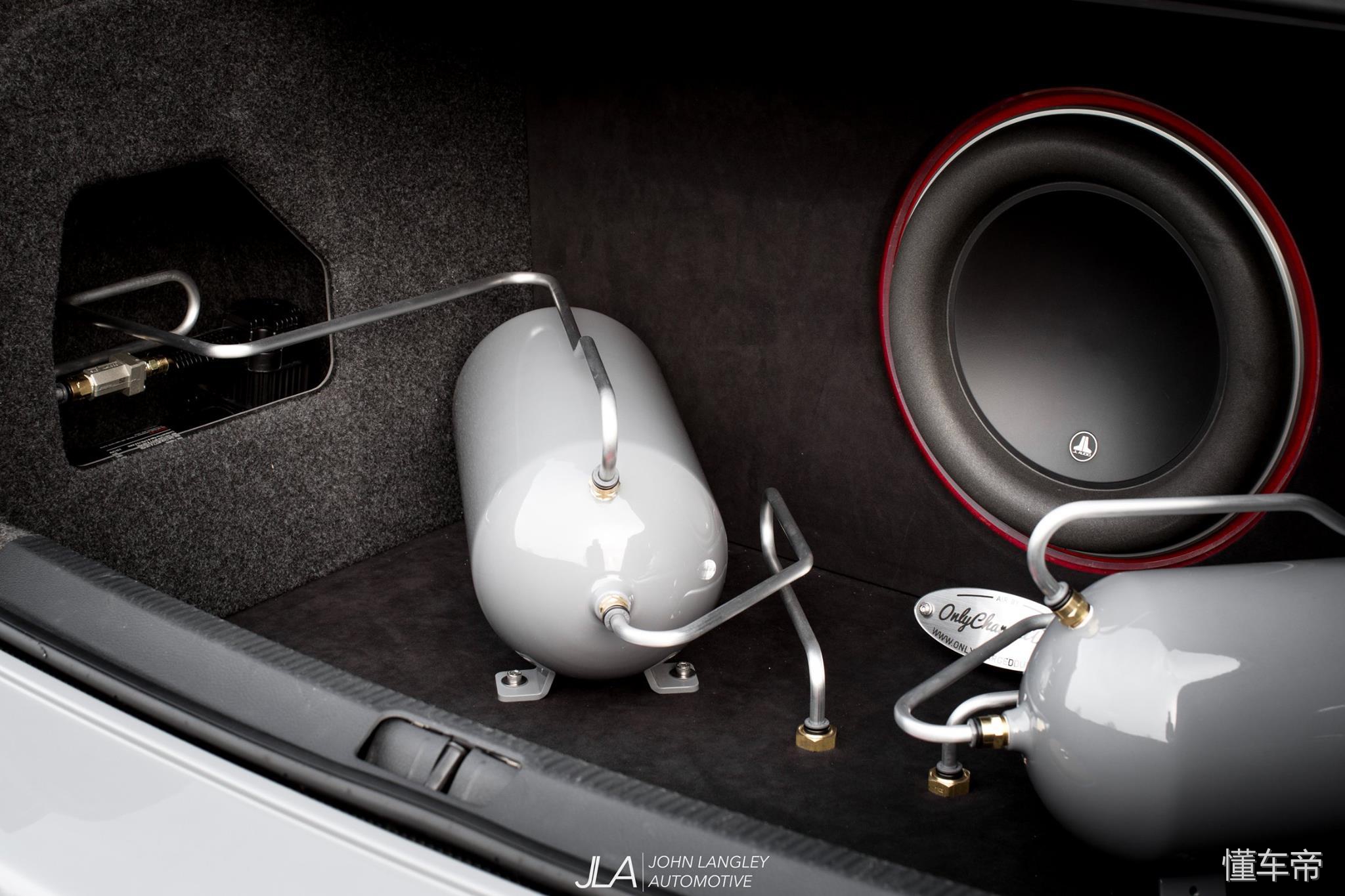 虽然手动挡让人着迷，但是这辆迈腾的轮毂让洗车工抓狂！