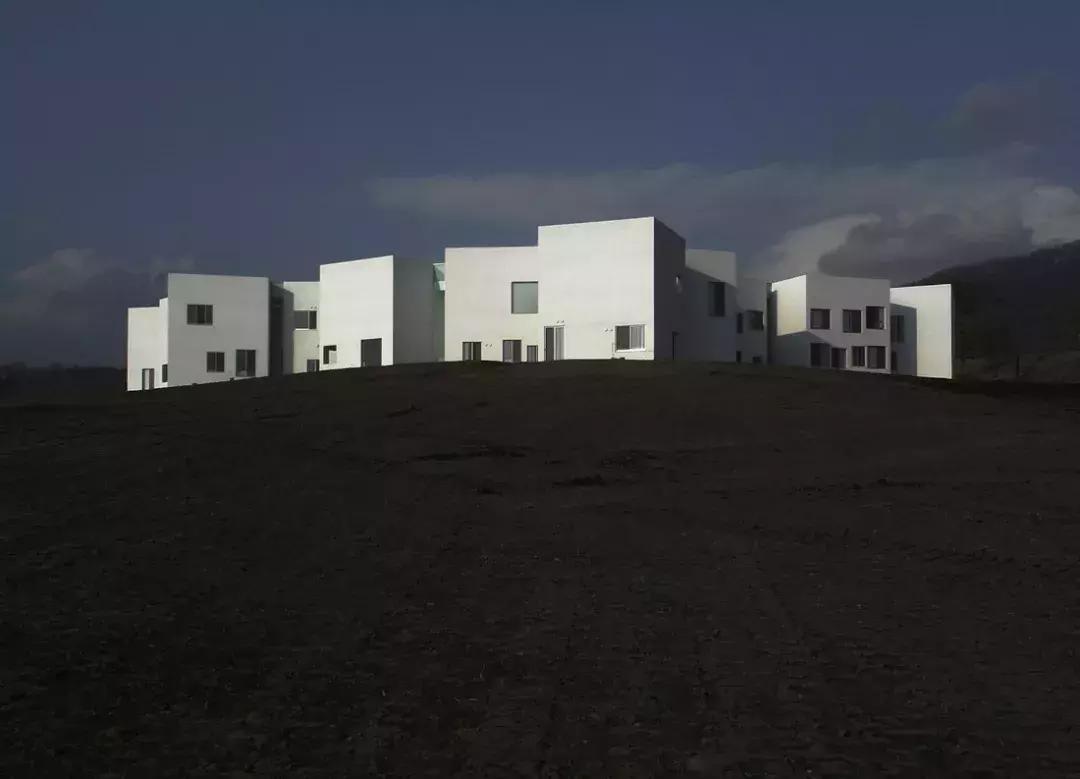 在家里闷骚，去上班腻歪，大千世界，到底哪里才是世外桃源？