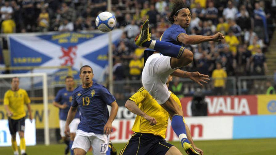 伊布下腰停球挑战,伊布停球转身教学视频