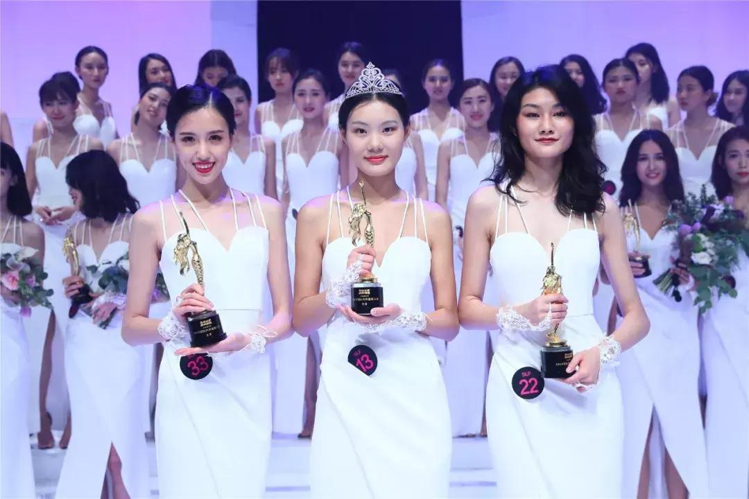 尘埃落定，是她摘得了SIUF超模“天使之冠”！