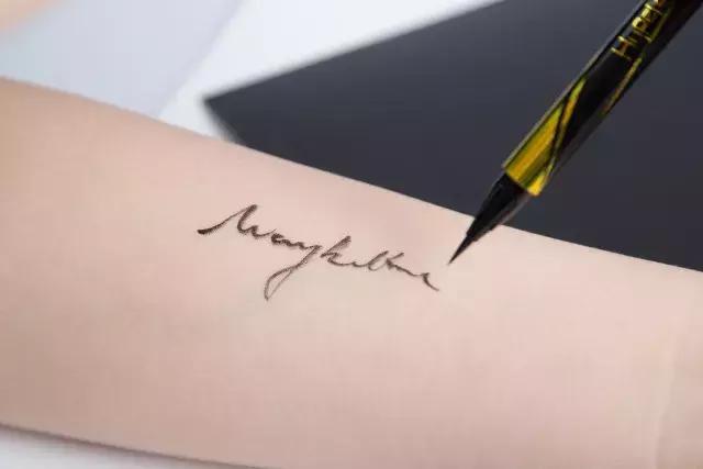 单眼皮肿眼泡无神怎么办,单眼皮肿眼泡眼妆怎么化