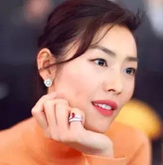 单眼皮肿眼泡无神怎么办,单眼皮肿眼泡眼妆怎么化