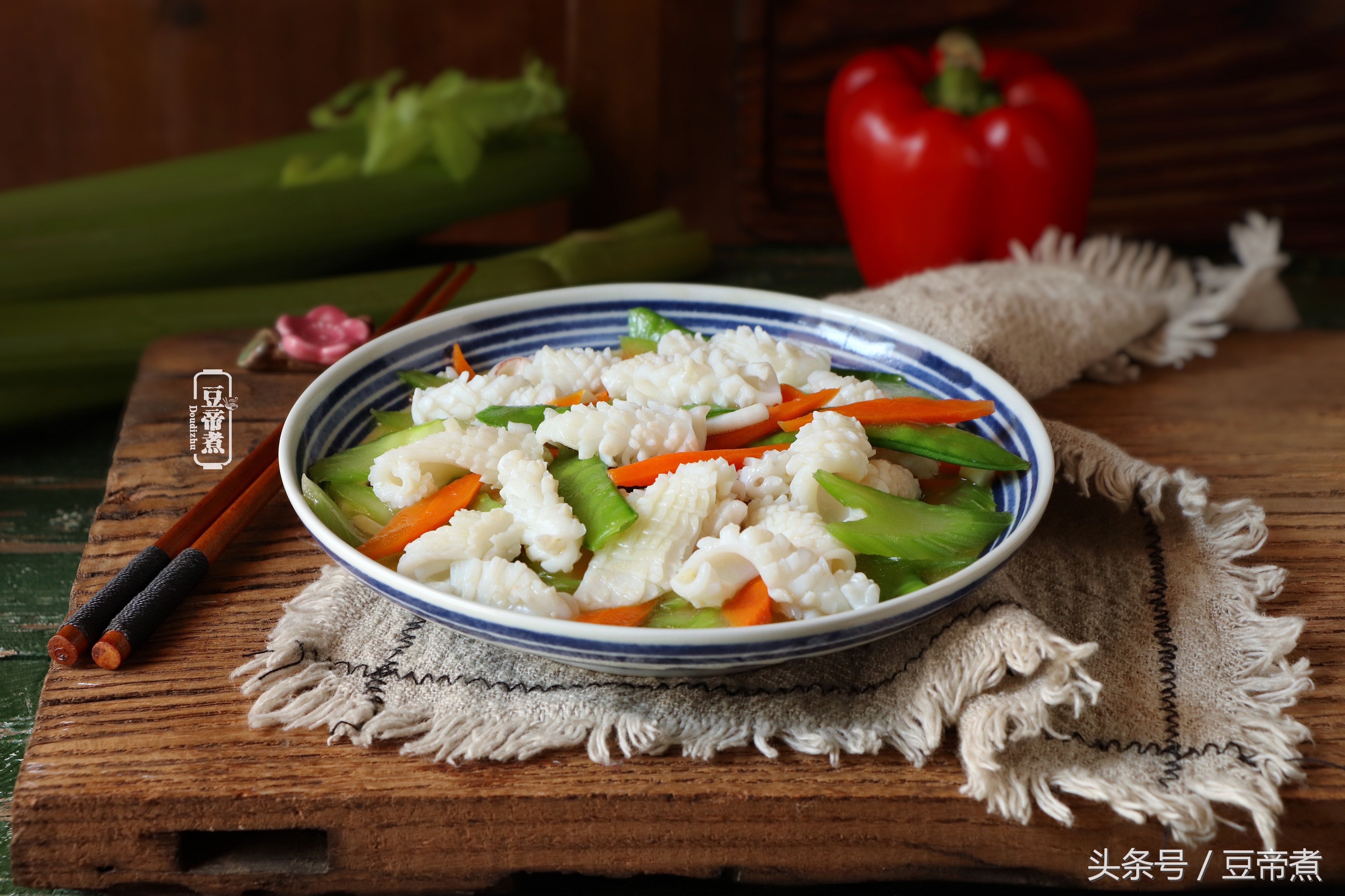 鱿鱼三种新款花刀切法记得收藏,鱿鱼怎么切花刀才卷得漂亮