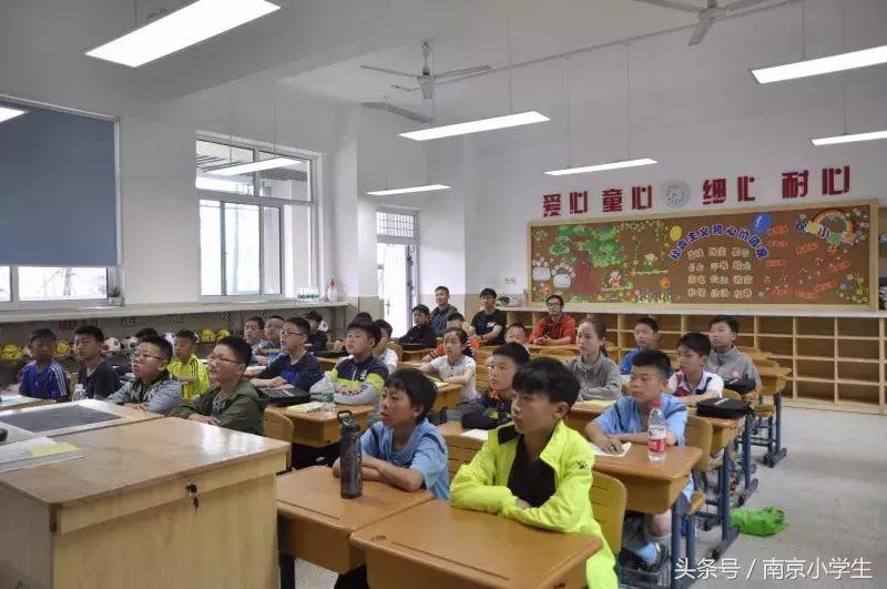 校园足球裁判培训新闻稿,小学开展青少年足球培训及赛事