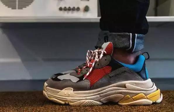 巴黎世家“辱华”：歧视你，你也不能把我怎样