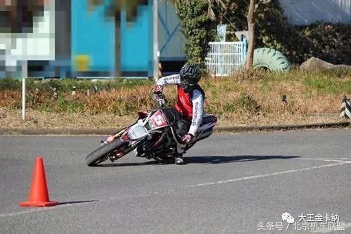 摩托车u型弯道教程,摩托车u型下坡弯道技巧