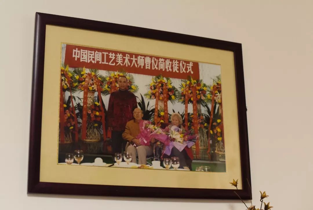 他拜师曹雪芹后人，将虫壳、玉兰变成立体漫画！