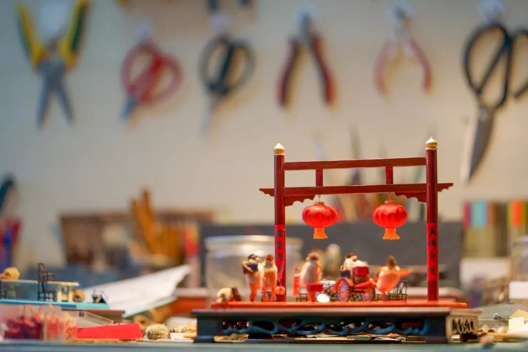 他拜师曹雪芹后人，将虫壳、玉兰变成立体漫画！