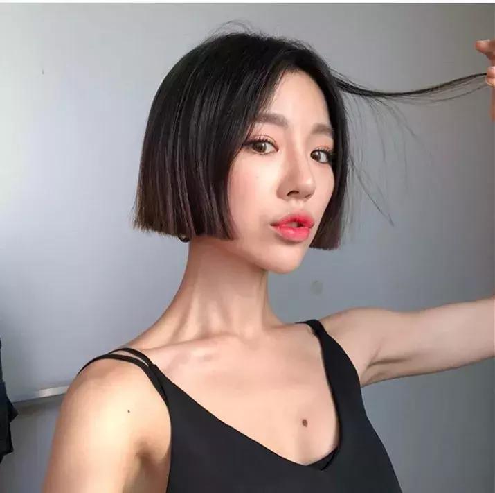 适合圆脸的短发烫发造型最新款,适合圆脸的短发胖女孩