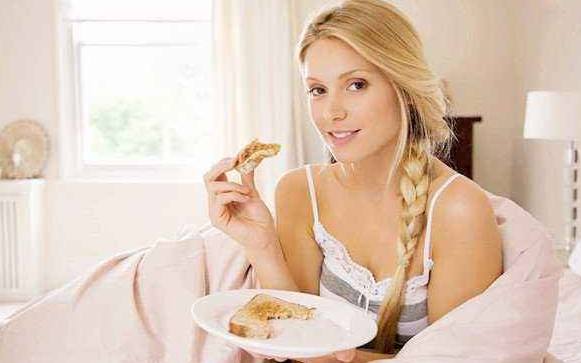 夜晚饿了千万不要吃东西,吃什么不容易长胎又饱腹