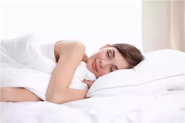 女性天天内裤脏脏的正常么,女性为什么内裤总是很脏