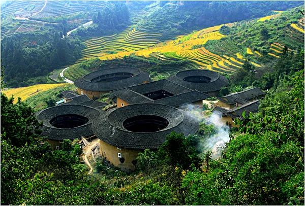 离厦门200公里的城市,离厦门十来分钟的小城