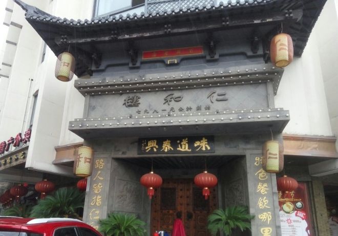 我带着秤和卷尺，去吃这几家小笼包！差点被赶跑