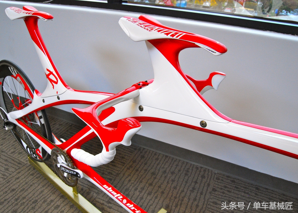 这辆双人自行车名叫“超级撕裂机器”，看过介绍，我觉得当之无愧