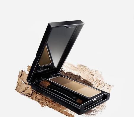 喜欢美瞳的妹子有福啦，学学百变pony，这教科书级别的瞳色搭配