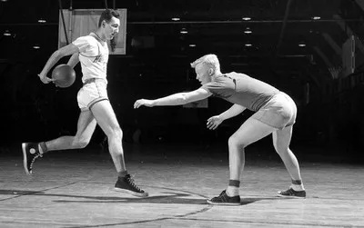 夏日必备大牌帆布鞋时髦又百搭,基础款帆布鞋春夏简约百搭