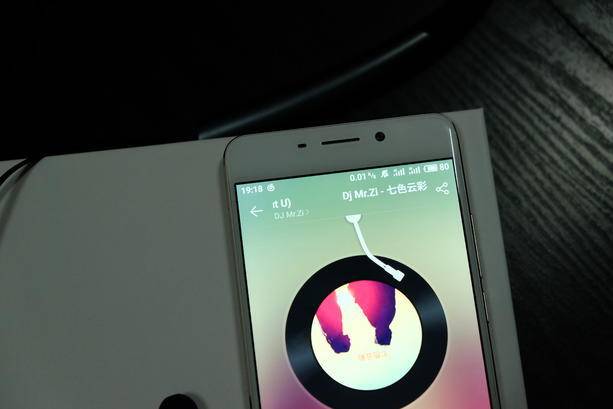 z1运动蓝牙耳机,z1蓝牙耳机跟f1哪个好