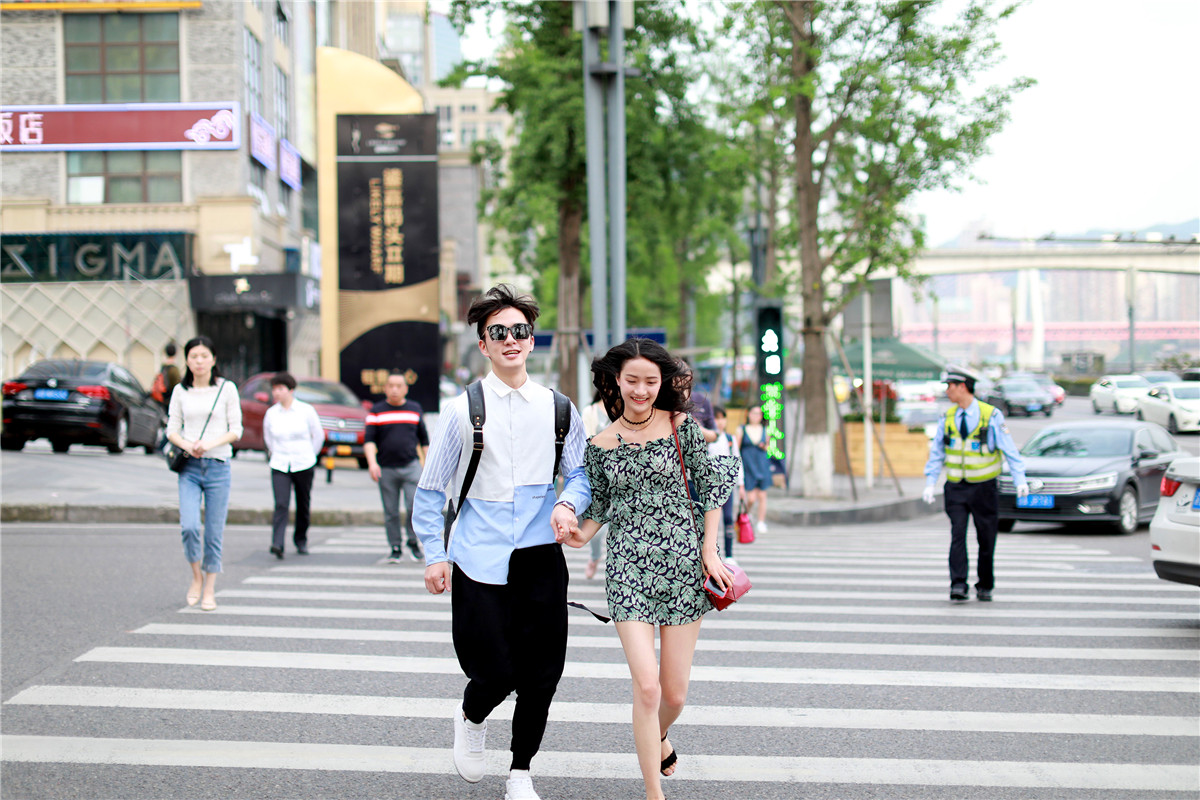 重庆小情侣秀恩爱,重庆小情侣旅游