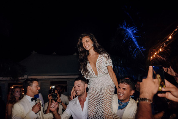 维密天使秀白色小翅膀,维密天使丝绸之路