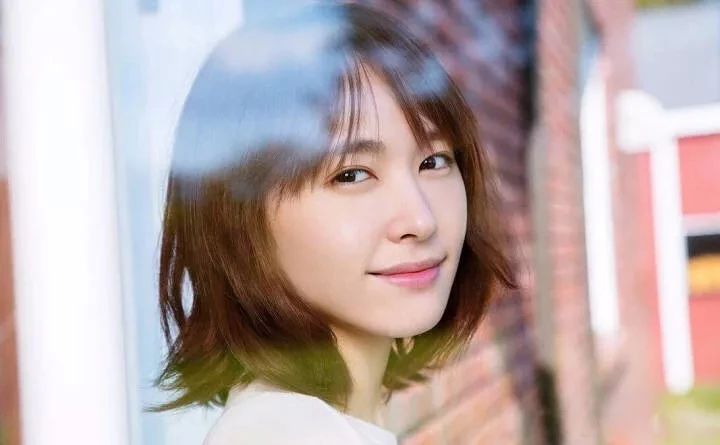 脸小双下巴适合什么发型,大饼脸高颧骨方下巴适合什么发型