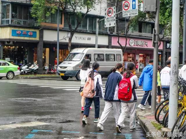 鎯充簡瑙ｆ垚閮戒汉姘戠敓娲诲幓鍝噷,浜嗚В鎴愰兘浜虹敓娲荤殑鍦版柟