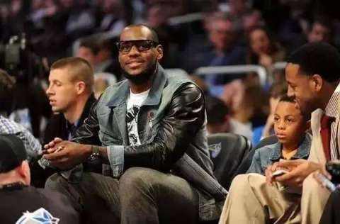 近视能打职业篮球比赛吗,近视还可以打篮球比赛吗