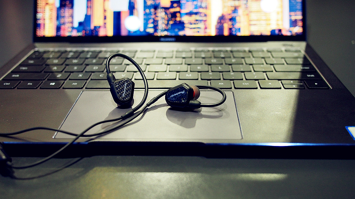 动圈式耳机煲机前后区别大吗,双动圈耳机和单圈哪个效果好