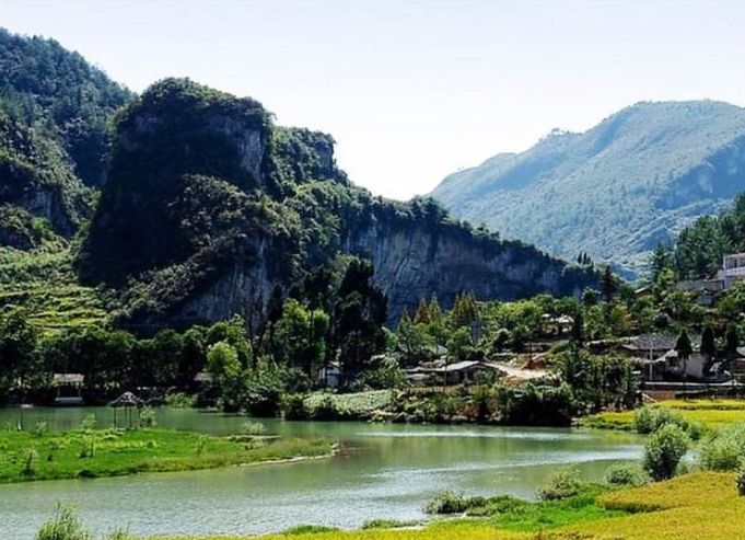 这趟高铁列车上的美食全国独有,渝贵高铁沿途风景